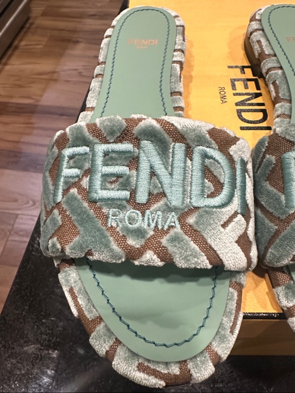 Fendi sunshine burnout velvet slides - Picture 3 of 5